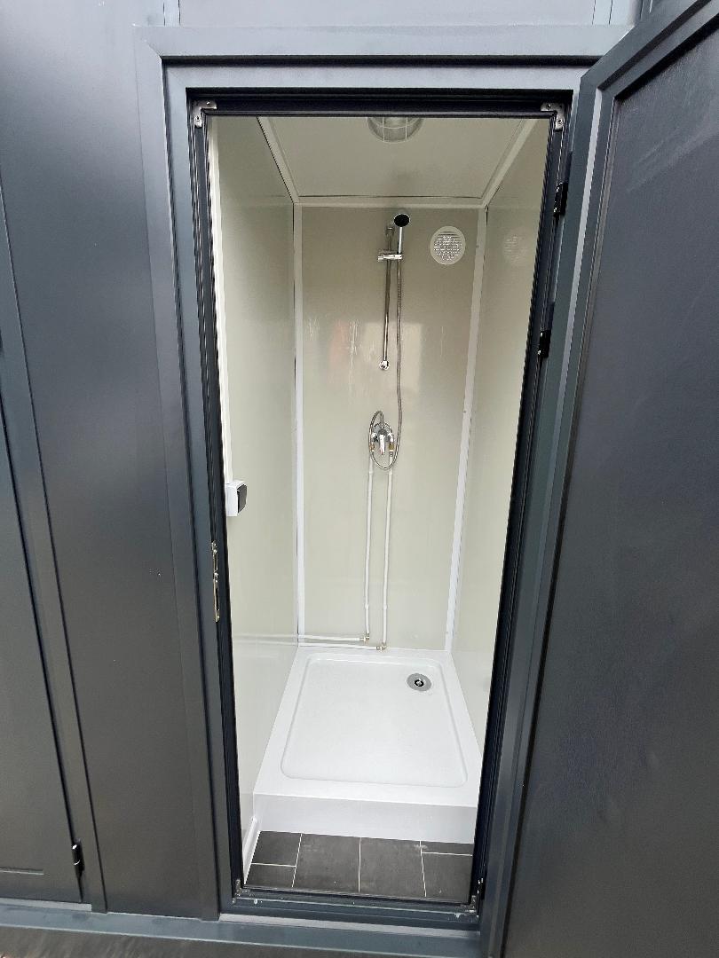 Contenedor sanitario WC + Ducha conectable Gris